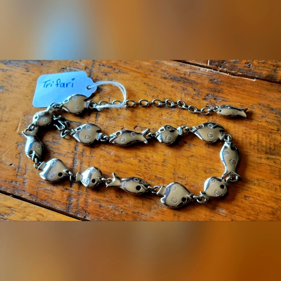 Trifari Metal Fish Necklace - Picture 1 of 1